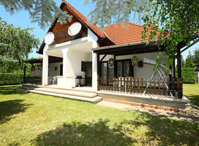 Hotel Dom z parkingiem, Balatonmariafurdo, Balaton