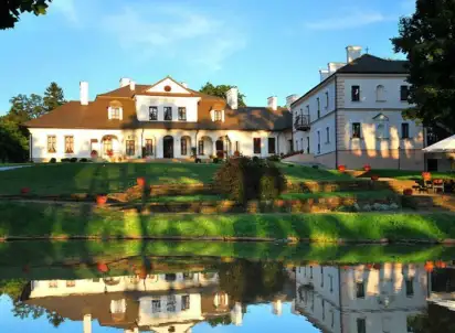 Hotel Dwór Kombornia - Folwark (ex Wine Garden), Polska