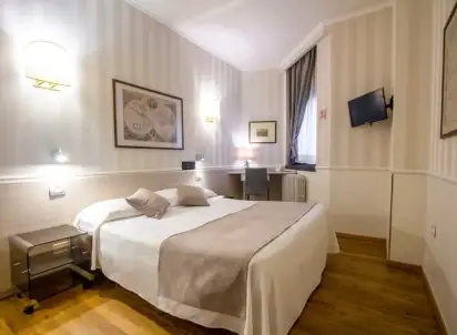 Hotel Flora, Włochy