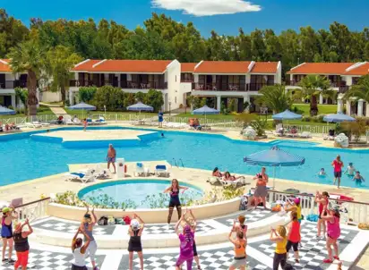 Hotel Golden Coast, Attyka