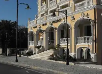 Hotel Grand President, Włochy