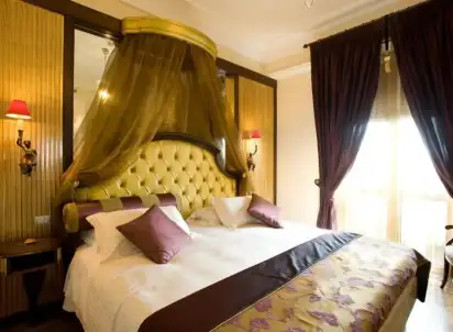 Hotel Grand Savoia (Genoa), Włochy