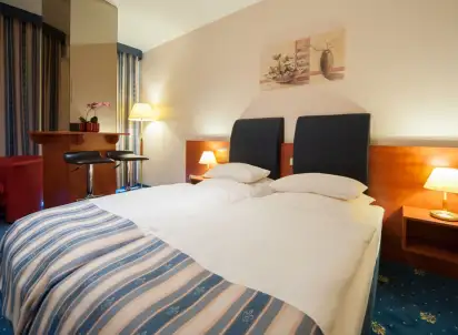 Hotel Gwarna, Polska