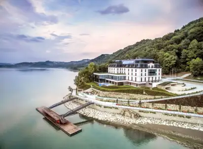 Hotel Heron Live, Polska