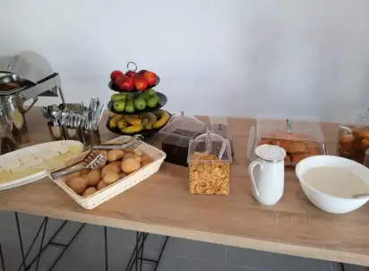 Hotel H&M Hotel, Albania