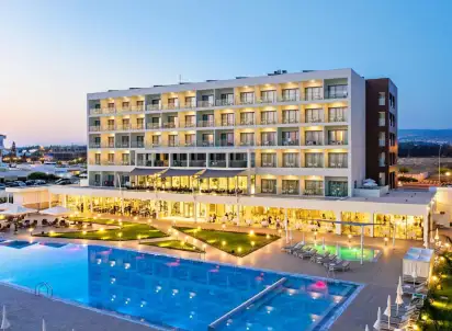 Hotel Ivi Mare Bay, Cypr