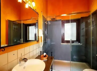 Hotel Kallikoros, Włochy