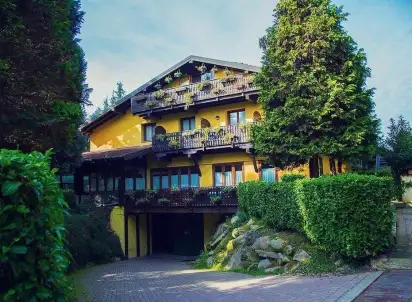 Hotel La Perla, Włochy