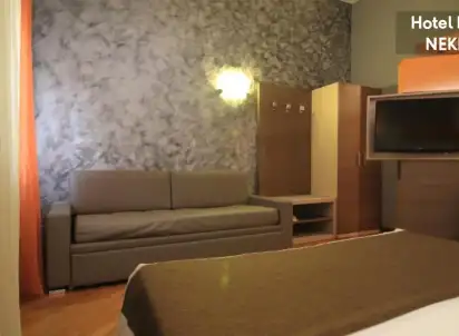 Hotel Metro, Włochy