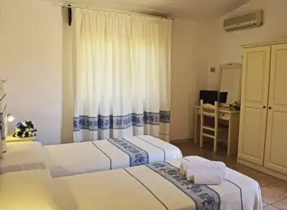 Hotel Montiruju, Włochy