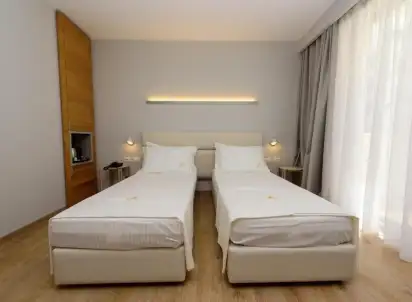 Hotel Navy, Albania