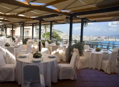 Hotel Paradiso (Neapol), Kampania