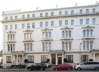 Hotel Phoenix, Anglia