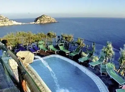Hotel Punta Chiarito, Kampania