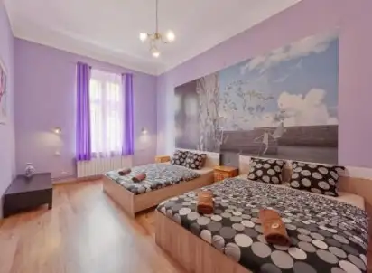 Hotel Queens Apartments, Polska