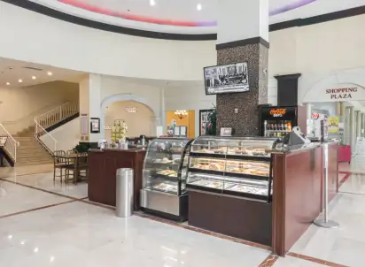 Hotel Ramada Plaza by Wyndham Marco Polo Beach Resort, USA