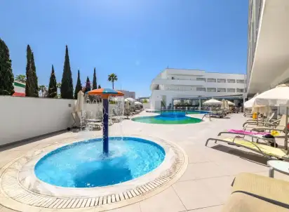 Hotel River Rock, Cypr