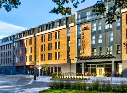 Hotel Sadova, Polska