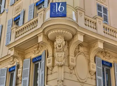 Hotel Seize, Francja