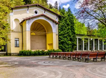 Hotel Sonata, Polska