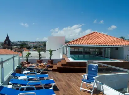 Hotel Talisman, Azory