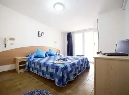 Hotel TV, Włochy