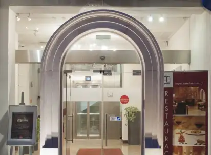 Hotel Unicus, Polska