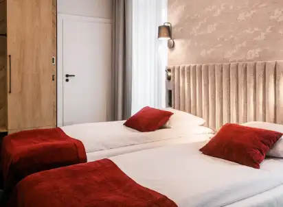 Hotel Vesper House, Polska